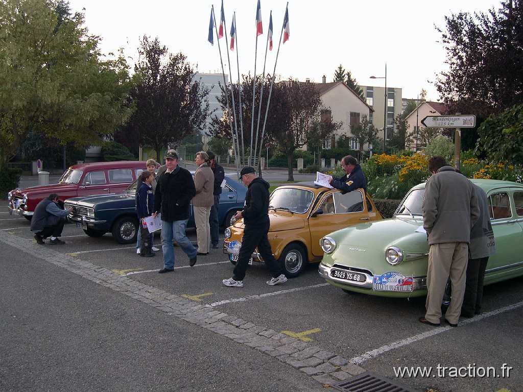 20080921 2 Riedisheim 02.jpg - 21/09/2008 - 68400 RIEDISHEIMCLUB DE VƒHICULES ANCIENS D'ALSACE-MULHOUSE - CVAAM25�mes JOURNƒES EUROPƒENNES DU PATRIMOINERassemblement pour le dŽpart ˆ 8h15